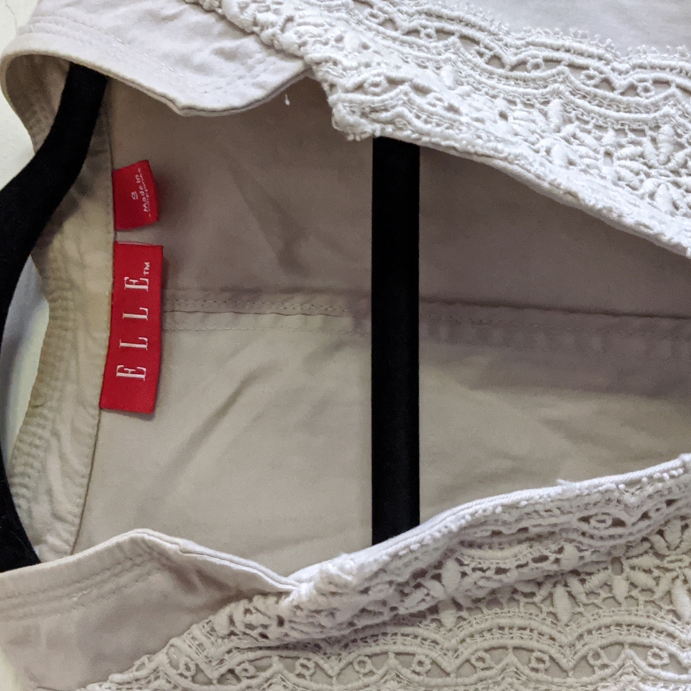 Elle jacket size small - beautiful lace details - Picture 4 of 4
